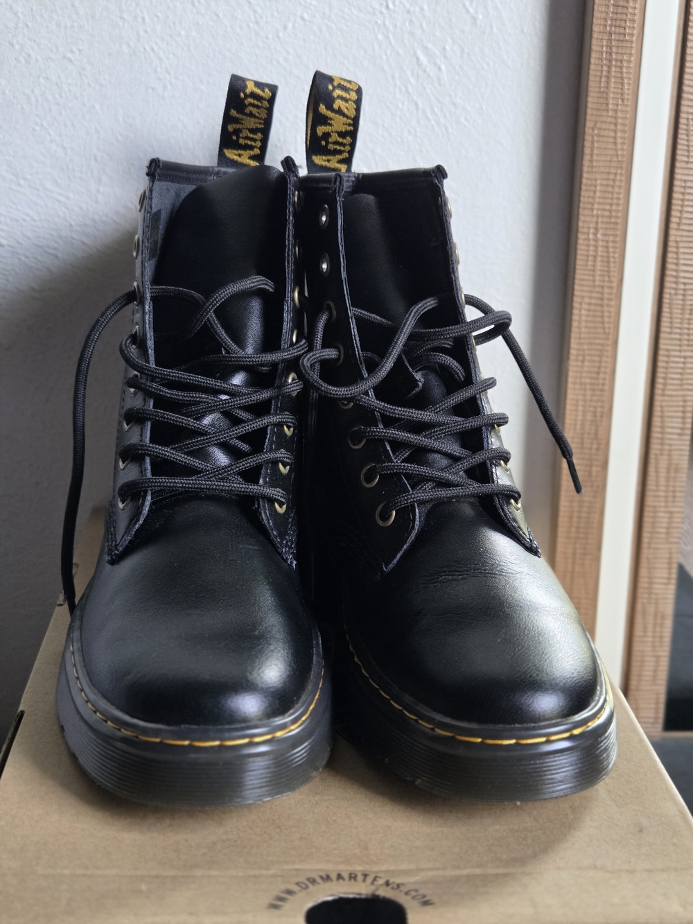 Dr. Martens Zavala Boots Men 8/ Women 9